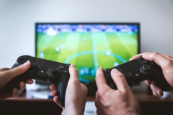 Quels sont les enjeux de la création de systèmes de jeu adaptatifs qui évoluent en fonction des compétences des joueurs?